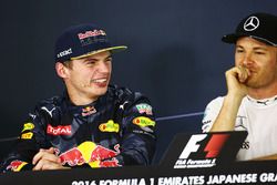 Max Verstappen, Red Bull Racing met Nico Rosberg, Mercedes AMG F1 in de persconferentie