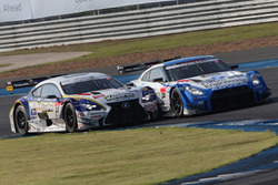 #24 フォーラムエンジニアリング ADVAN GT-Rと#37 KeePer TOM'S RC F