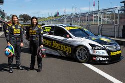 Simona de Silvestro and Renee Gracie, Harvey Norman Supergirls Nissan