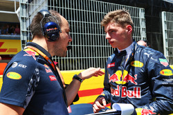 Max Verstappen, Red Bull Racing with Gianpiero Lambiase, Red Bull Racing Engineer on the grid