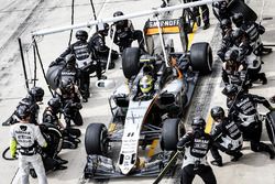 Sergio Perez, Force India F1 VJM09 pit stop