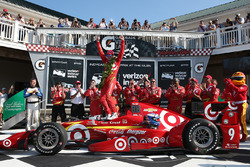 Le vainqueur Scott Dixon, Chip Ganassi Racing Chevrolet