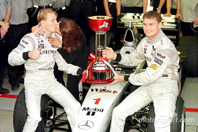 Erja Häkkinen küsst Mika Hakkinen, McLaren