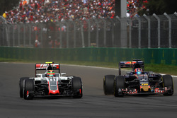 Esteban Gutierrez, Haas F1 Team VF-16, Daniil Kvyat, Scuderia Toro Rosso STR11