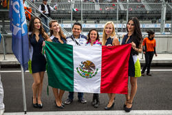 Fans mit Gridgirls