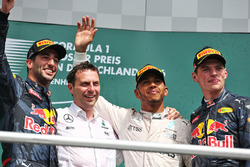Podium: winner Lewis Hamilton, Mercedes AMG F1, second place Daniel Ricciardo, Red Bull Racing, thir