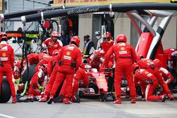 Kimi Raikkonen, Ferrari SF16-H fa un pit stop