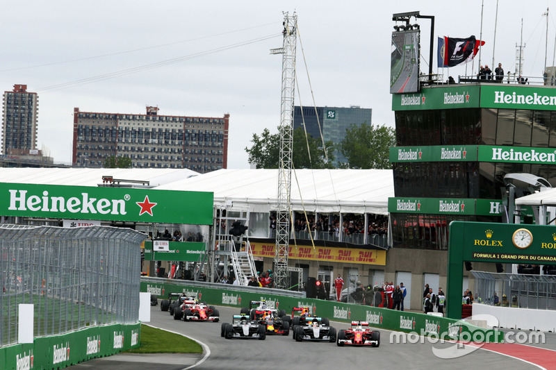 Sebastian Vettel, Ferrari SF16-H leads at the start of the race