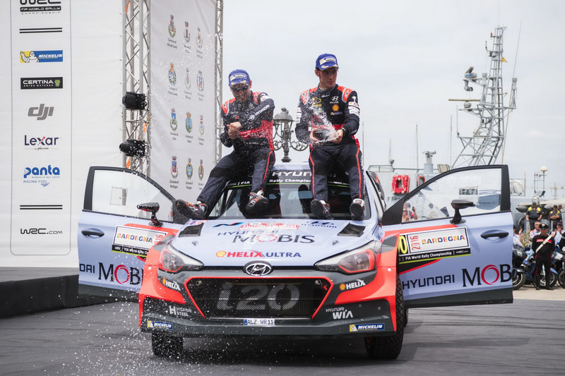 Thierry Neuville, Nicolas Gilsoul, Hyundai i20 WRC, Hyundai Motorsport celebrates the podium