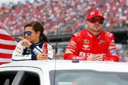 Danica Patrick, Stewart-Haas Racing Chevrolet, und Michael Annett, HScott Motorsports Chevrolet