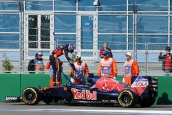 Max Verstappen, Scuderia Toro Rosso STR11 retired from the race