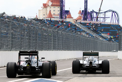 Fernando Alonso, McLaren MP4-31 and Lewis Hamilton, Mercedes AMG F1 Team W07