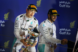 Podium: Race winner Nico Rosberg, Mercedes AMG F1 and third place team mate Lewis Hamilton, Mercedes AMG F1