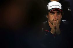 Fernando Alonso, McLaren lors de la conférence de presse de la FIA