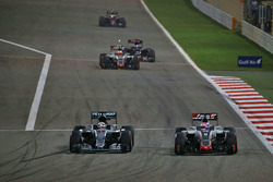 Lewis Hamilton, Mercedes AMG F1 Team W07 and Romain Grosjean, Haas F1 Team VF-16
