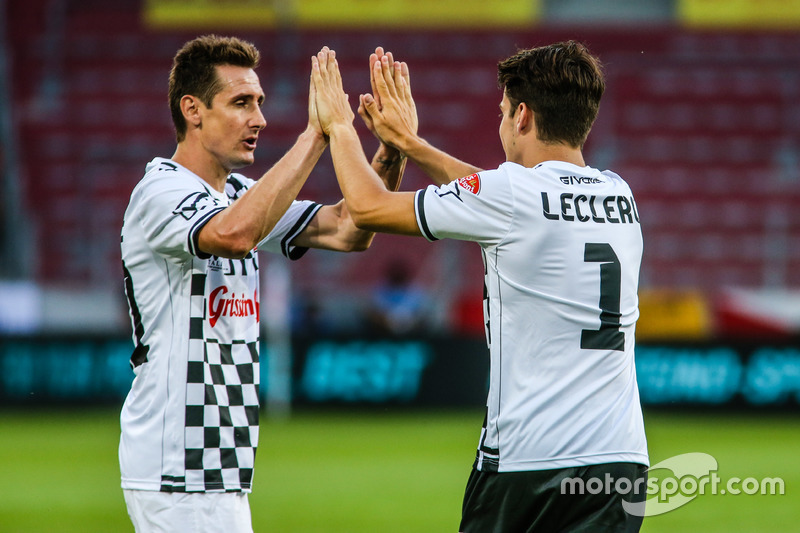 Miroslav Klose, jugador de futbol y piloto Charles Leclerc