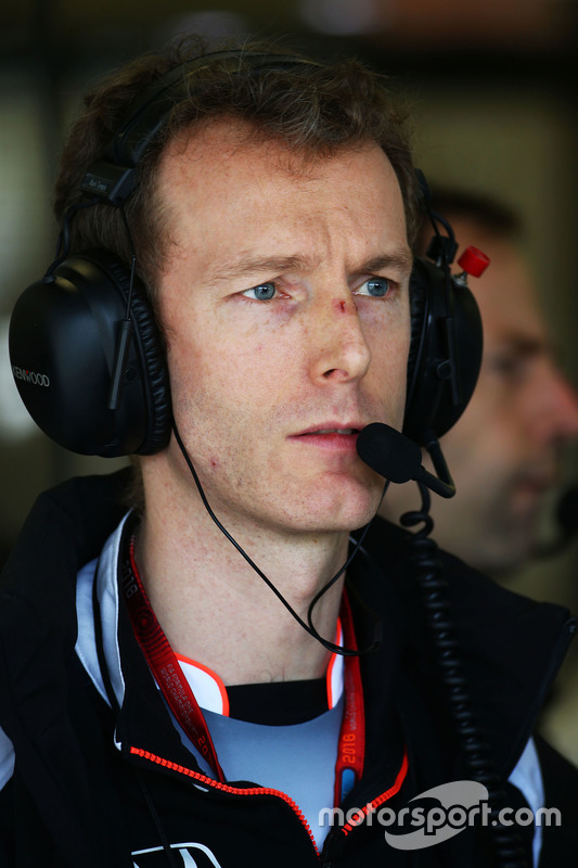 Mark Temple (Fernando Alonso)