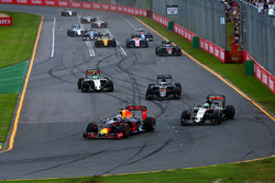 Daniel Ricciardo, Red Bull Racing RB12 y Nico Hulkenberg, Sahara Force India F1 VJM09
