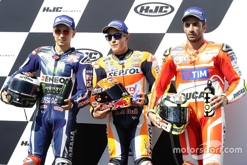 Completam a primeira fila Jorge Lorenzo e Andrea Iannone, vencedor da corrida anterior, o GP da Áustria.