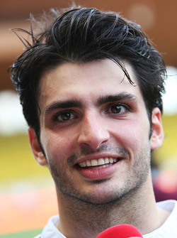 Carlos Sainz Jr., Scuderia Toro Rosso, hayır kurumlarına destek için yapılan futbol maçında
