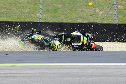 Pol Espargaro, Monster Yamaha Tech 3 sort large et chute