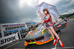 Lovely grid girl of #3 Clearwater Racing Ferrari 458 Italia GT3: Mok Weng Sun, Gianmaria Bruni