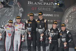 Podium: winnaar #58 Garage 59 McLaren 650S GT3: Rob Bell, Alvaro Parente, tweede plaats #28 Belgian
