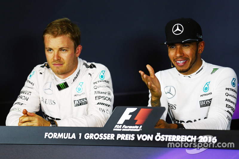 (L to R): Nico Rosberg, Mercedes AMG F1 and team mate Lewis Hamilton, Mercedes AMG F1 in the post qu