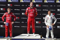 Podium: winner Pepe Oriola, SEAT Leon, Team Craft-Bamboo LUKOIL, second place James Nash, Team Craft-Bamboo, SEAT León TCR, third Gianni Morbidelli, Honda Civic TCR, West Coast Racing