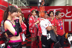 Team Zent Cerumo garage atmosphere