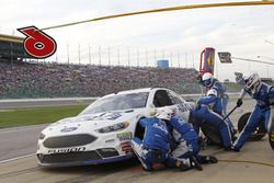 Trevor Bayne, Roush Fenway Racing Ford pit actie