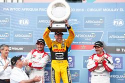 Podium: 1. Tom Coronel, Roal Motorsport, Chevrolet RML Cruze TC1; 2. José María López, Citroën World