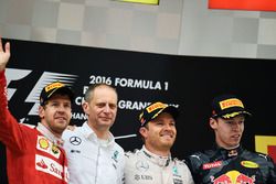 Podium: Sieger Nico Rosberg, Mercedes AMG F1 Team; 2. Sebastian Vettel, Ferrari; 3. Daniil Kvyat, Re