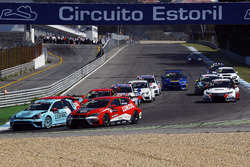 Stefano Comini, Leopard Racing, Volkswagen Golf GTI TCR; Sergey Afanasyev, Team Craft-Bamboo, Seat León TCR