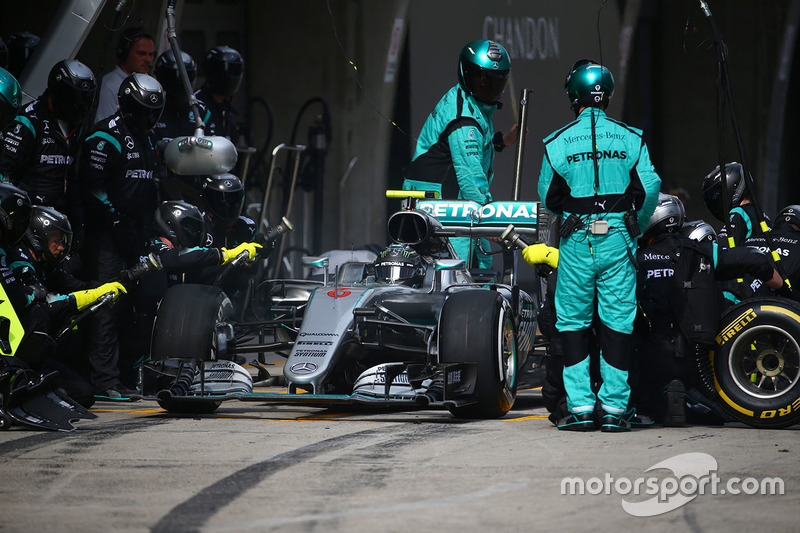 Nico Rosberg, Mercedes AMG F1 Team W07 pit stop