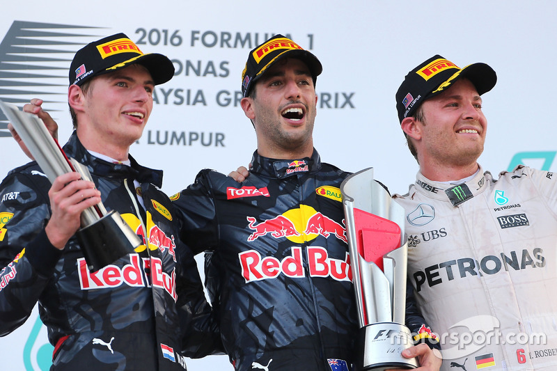 Podium: Second place Max Verstappen, Red Bull Racing, race winner Daniel Ricciardo, Red Bull Racing 