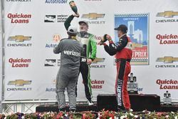 Podium : le vainqueur Sébastien Bourdais, KV Racing Technology Chevrolet, le deuxième, Conor Daly, Dale Coyne Racing Honda, le troisième, Juan Pablo Montoya, Team Penske Chevrolet