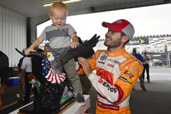 Race winner Kyle Larson, Chip Ganassi Racing Chevrolet with son Owen