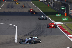 Валттери Боттас, Mercedes AMG F1 W09, Себастьян Феттель, Ferrari SF71H, Льюис Хэмилтон, Mercedes AMG F1 W09, Макс Ферстаппен, Red Bull Racing RB14, и Кими Райкконен, Ferrari SF71H