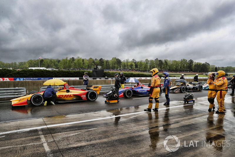 Cars stopped on pit lane under the red flag