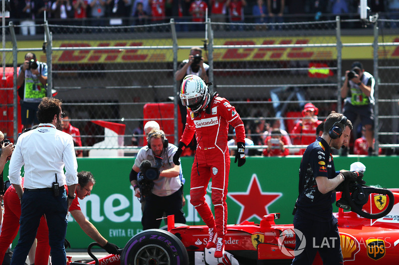 Pole sityter Sebastian Vettel, Ferrari SF70H in parc ferme