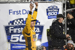 Race winner Kyle Busch, Joe Gibbs Racing Toyota