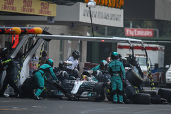 Lewis Hamilton, Mercedes-Benz F1 W08 makes a pitstop