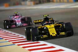 Carlos Sainz Jr., Renault Sport F1 Team R.S. 18, Esteban Ocon, Force India VJM11 Mercedes