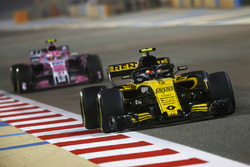 Carlos Sainz Jr., Renault Sport F1 Team R.S. 18, Esteban Ocon, Force India VJM11 Mercedes