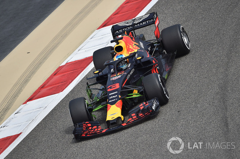 Daniel Ricciardo, Red Bull Racing RB14 with aero paint