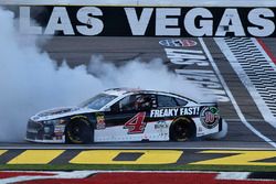 Race winner Kevin Harvick, Stewart-Haas Racing, Ford