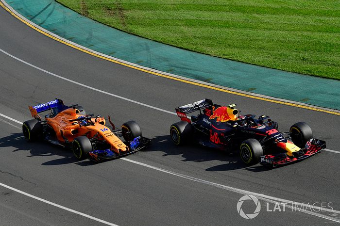 Max Verstappen, Red Bull Racing RB14 and Fernando Alonso, McLaren MCL33