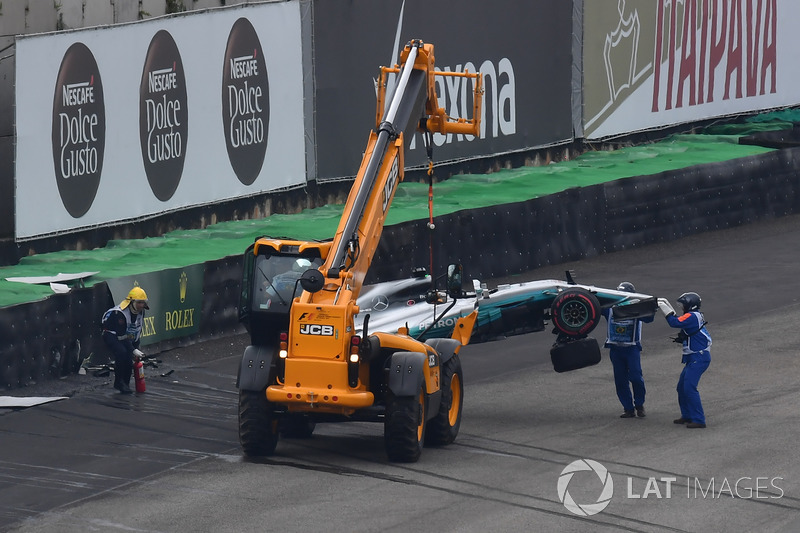 Lewis Hamilton, Mercedes-Benz F1 W08, crashed car