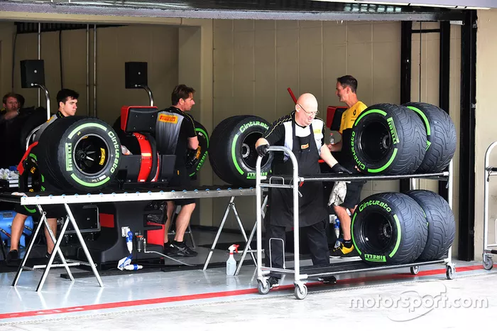 Área de preparación de neumáticos Pirelli
